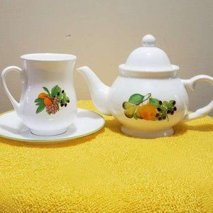 Teapot/Tall Teacup With Saucer
